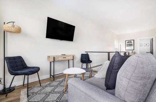 Johnson City House | New construction 2nd level apartment * Downtown JC