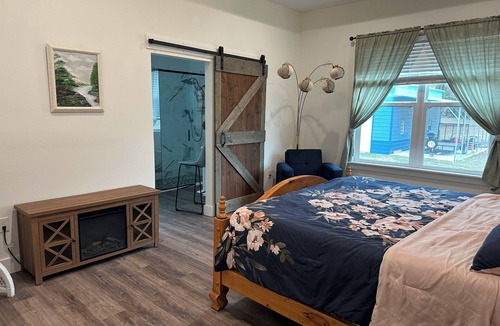 Wellborn House | New Construction 3-bedroom farmhouse in marvelous Wellborn, Florida with AC.