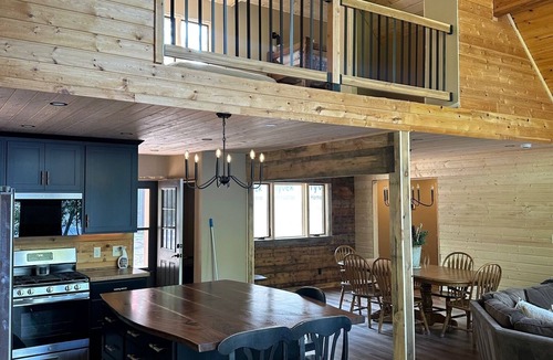Hayward Cabin | New Construction! Best Place on the Lake for larger groups.