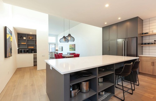 Hood River House | NEW Construction, Magnificent NEW Townhome in dt Hood River w/Rivr views, garage