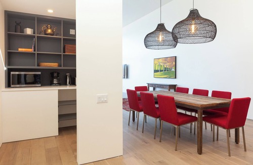 Hood River House | NEW Construction, Magnificent NEW Townhome in dt Hood River w/Rivr views, garage
