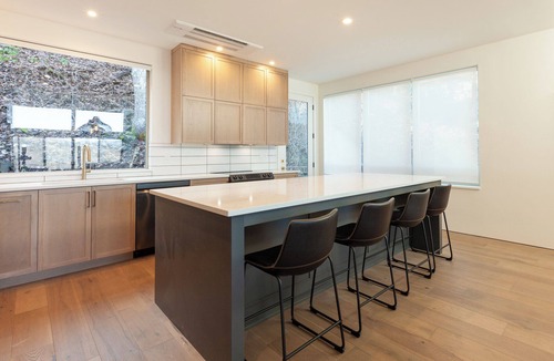 Hood River House | NEW Construction, Magnificent NEW Townhome in dt Hood River w/Rivr views, garage
