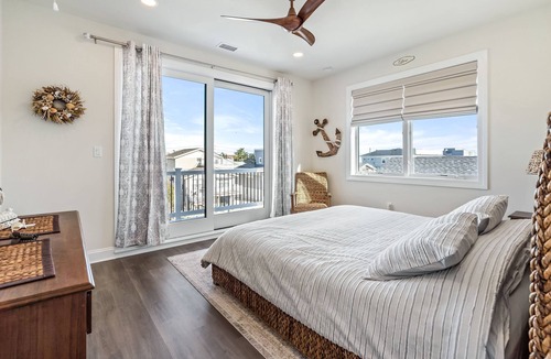 Holgate House | New construction pristine beach house 5 houses from the ocean