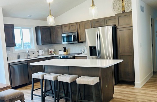 Lincoln House | New construction, Sunset views