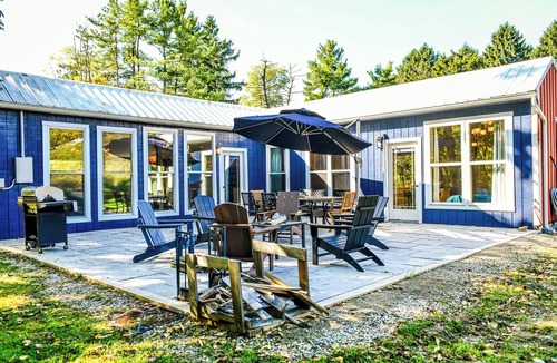 Triadelphia House | New Converted 3BR, 2BA barn, in wild, wonderful West Virginia with AC, WiFi