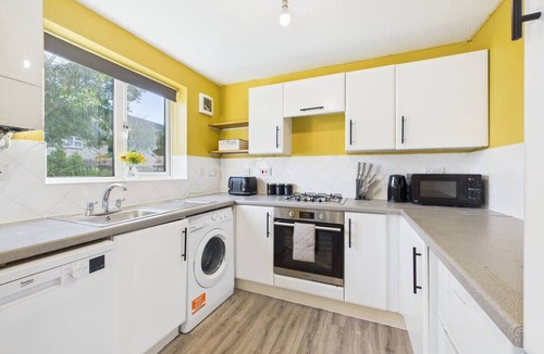 Bishop's Cleeve House | NEW | Cornfields Place | Racecourse | Free Parking