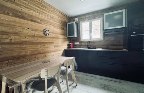 Les Angles Ski Chalet | New, cosy, quiet chalet, 200m from the slopes and village center