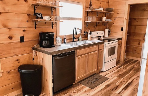 Damascus Cabin | NEW! COZY 4 Guest Cabin in Damascus! PET FRIENDLY!