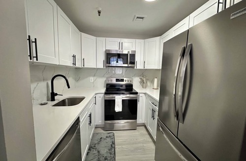 Albany Apartment | NEW Cozy Apt Bright + Modern W/D