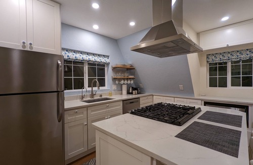 Longview Cottage | New Cozy Cottage - Centrally located in the Pacific Northwest
