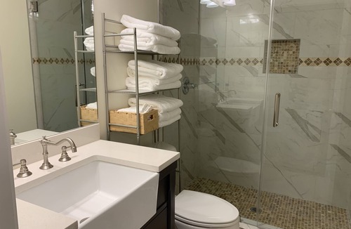 Buford Highway House | NEW! Cozy Inlaw suite- in Brookhaven