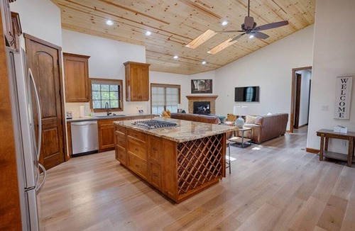 Pinetop-Lakeside Cabin | NEW! Cozy-Modern Family Cabin - Retreat on the Rim