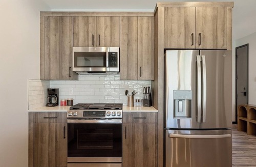 Purgatory Apartment | NEW Cozy One Bedroom Condo with Balcony & Purgatory Views