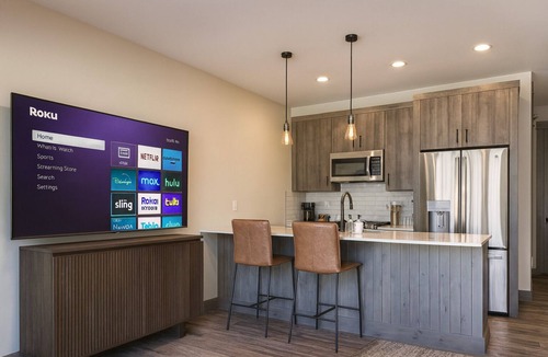 Purgatory Apartment | NEW Cozy One Bedroom Condo with Balcony & Purgatory Views