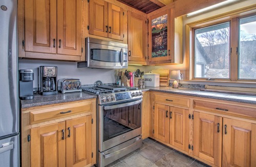 Windham House | New! Cozy, private Chalet with stunning Mountain Views.