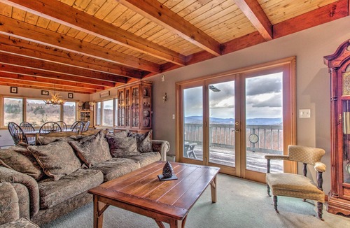 Windham House | New! Cozy, private Chalet with stunning Mountain Views.