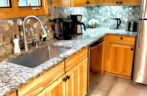 Oglesby House | NEW ! COZY , RUSTIC 2-bedroom townhome Near STARVED ROCK !