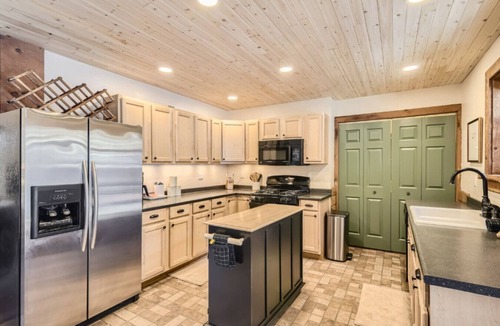Bailey House | NEW! Cozy Wolfcamp Chalet - Hot Tub, Views, & Fast Wifi