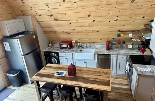 Clarkson Cabin | ❄️✨ NEW Custom A-Frame cabin near Mammoth Cave and <1 mi to Nolin Lake