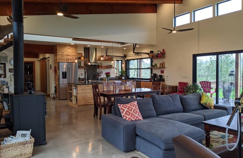 Eugene House | New Custom PNW Modern home 20 min to Hayward Field