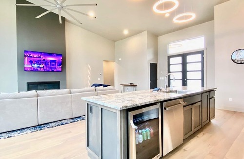 Grants Pass House | New Custom River Front Acreage 3-4 Bed 3.5 Bath Home