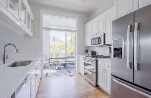 Sunnyside House | #NEW DATES OPEN# No Shoes No Shirt No Problems. Carillon Beach, gated private.