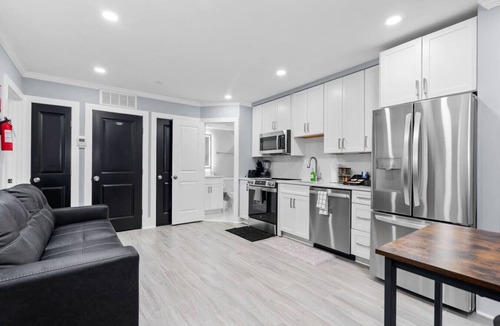 Kingman Park Hotel | New DC Unit+Prime Location+2BR+Private Parking