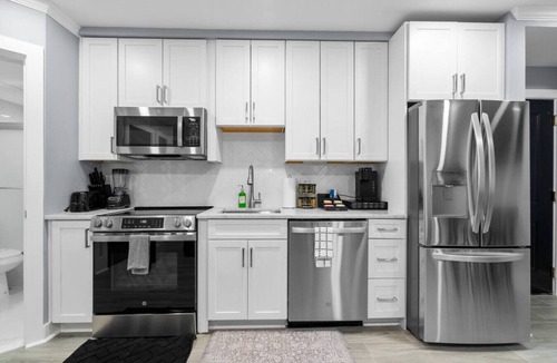 Kingman Park Hotel | New DC Unit+Prime Location+2BR+Private Parking