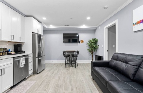 Kingman Park Hotel | New DC Unit+Prime Location+2BR+Private Parking