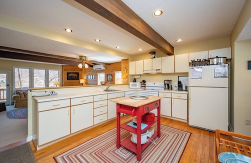 McHenry House | New! Deep Creek Townhome Near Wisp w/Fireplace