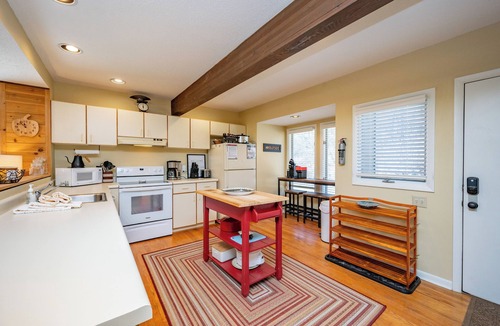 McHenry House | New! Deep Creek Townhome Near Wisp w/Fireplace