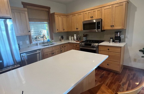 Eastsound House | New design, luxury home, views from the hottub, Close to town, come relax!