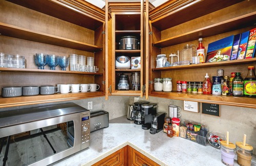 El Monte House | New Designer Home Monthly stay near Disney Universal DTLA and Beaches.