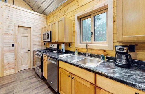 Tomahawk House | New dog-friendly cabin with river views, grill, modern interior, W/D, and AC