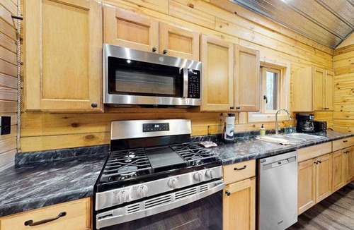 Tomahawk House | New dog-friendly cabin with river views, grill, modern interior, W/D, and AC