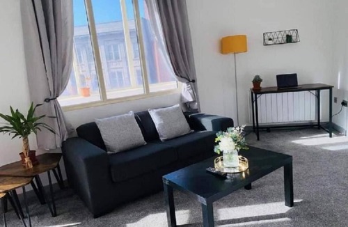 Doncaster Apartment | NEW! Doncaster Central 1 Bed Apartment sleeps 4,