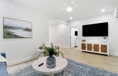 Stuart Apartment | New Downtown Cottage on Camden #1