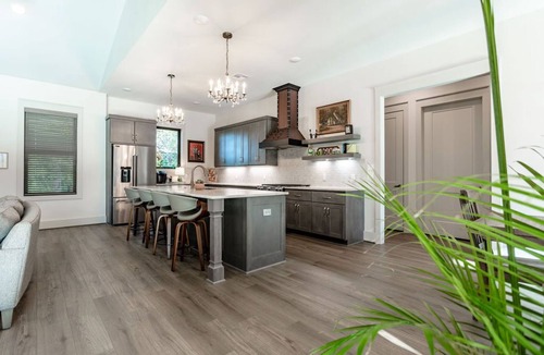 Waco House | New & Downtown! The Bear Claw