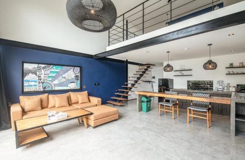 Munggu Hotel | New Duplex apartment 200m to Beach Canggu