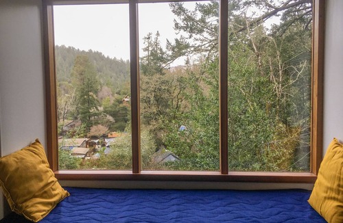 Lagunitas-Forest Knolls Apartment | New Earth Treehouse Studio with Full Kitchen & Own Deck