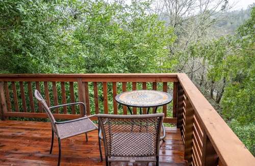 Lagunitas-Forest Knolls Apartment | New Earth Treehouse Studio with Full Kitchen & Own Deck