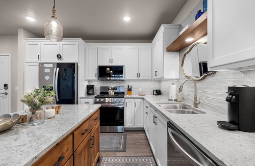 Egg Harbor House | New Egg Harbor Condo Steps to Shipwrecked, Marina & Beach 2 King Suites