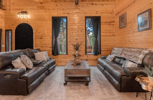 Aspen Park House | New. Elegant Colorado Cabin. Hot Tub. Gourmet Kitchen Lots of room