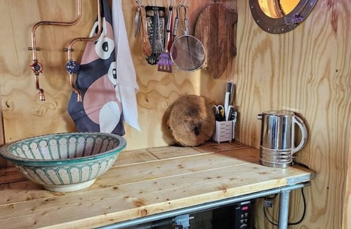 Haselbury Plucknett Cabin | NEW escapism>den unique cabin views 20min>JURASSIC COAST!