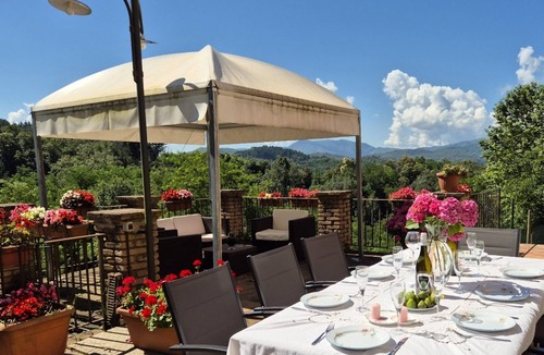 Pieve Fosciana Villa | NEW! Farmhouse & barn, private pool, mountain views, flexible changeover.