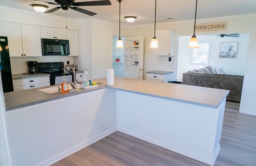 Luray House | NEW! Farmhouse- Backyard of Shenandoah Nat'l Park