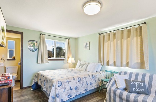 Grayland Cottage | NEW: Get Away to the Ocean at Breakwater Inn & Cottages