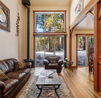 McCall House | New - Golfers View - on Golf Course - Close to park and lake