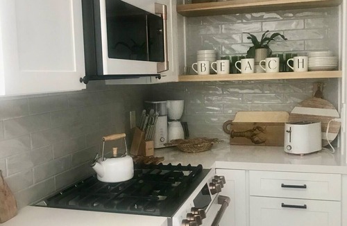 Carpinteria Condo | NEW Gorgeous Condo, beach side of Sandyland. June 3 nt. min. July 7 nt. min.