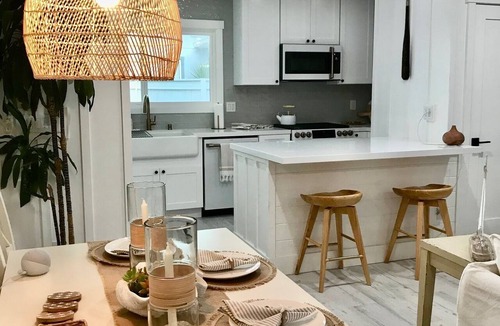 Carpinteria Condo | NEW Gorgeous Condo, beach side of Sandyland. June 3 nt. min. July 7 nt. min.